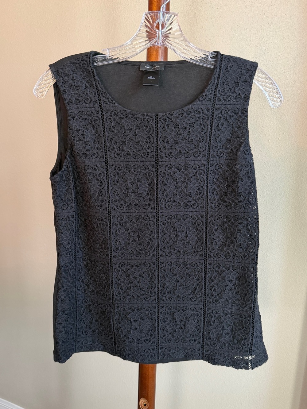 Ann Taylor Black Lace Front Sleeveless Shell Top Lined Size M